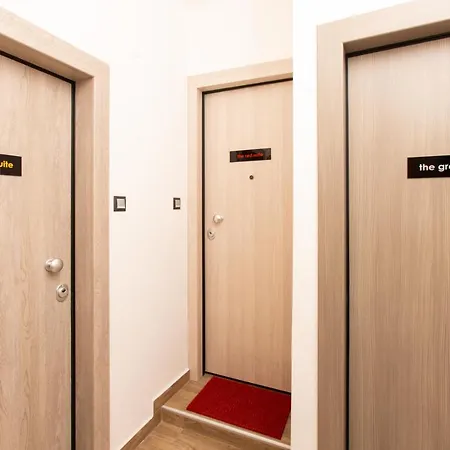 Downtown Luxury Boutique Suites : The Red Suite Thessaloniki Exterior photo