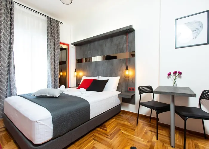 Downtown Luxury Boutique Suites : The Red Suite
